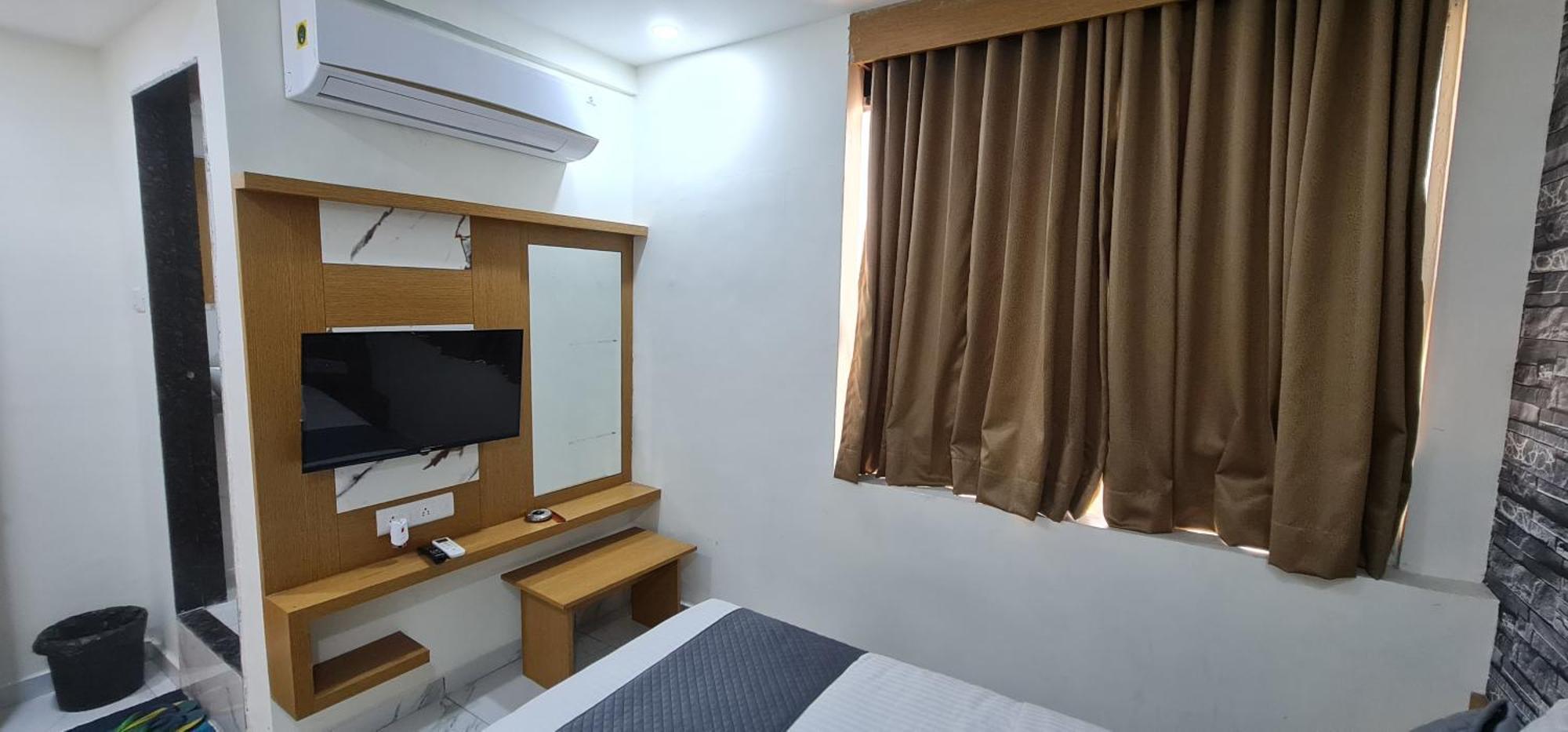 Hotel Vivan Vadodara Exterior foto